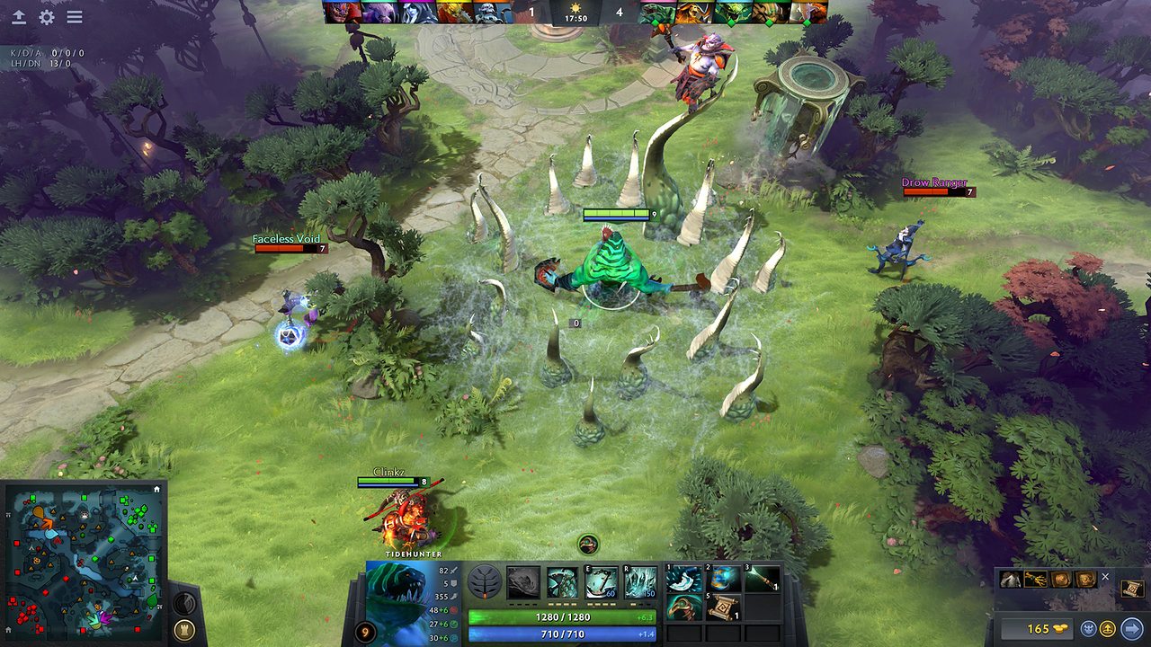A team fight in a jungle lane seen from above
